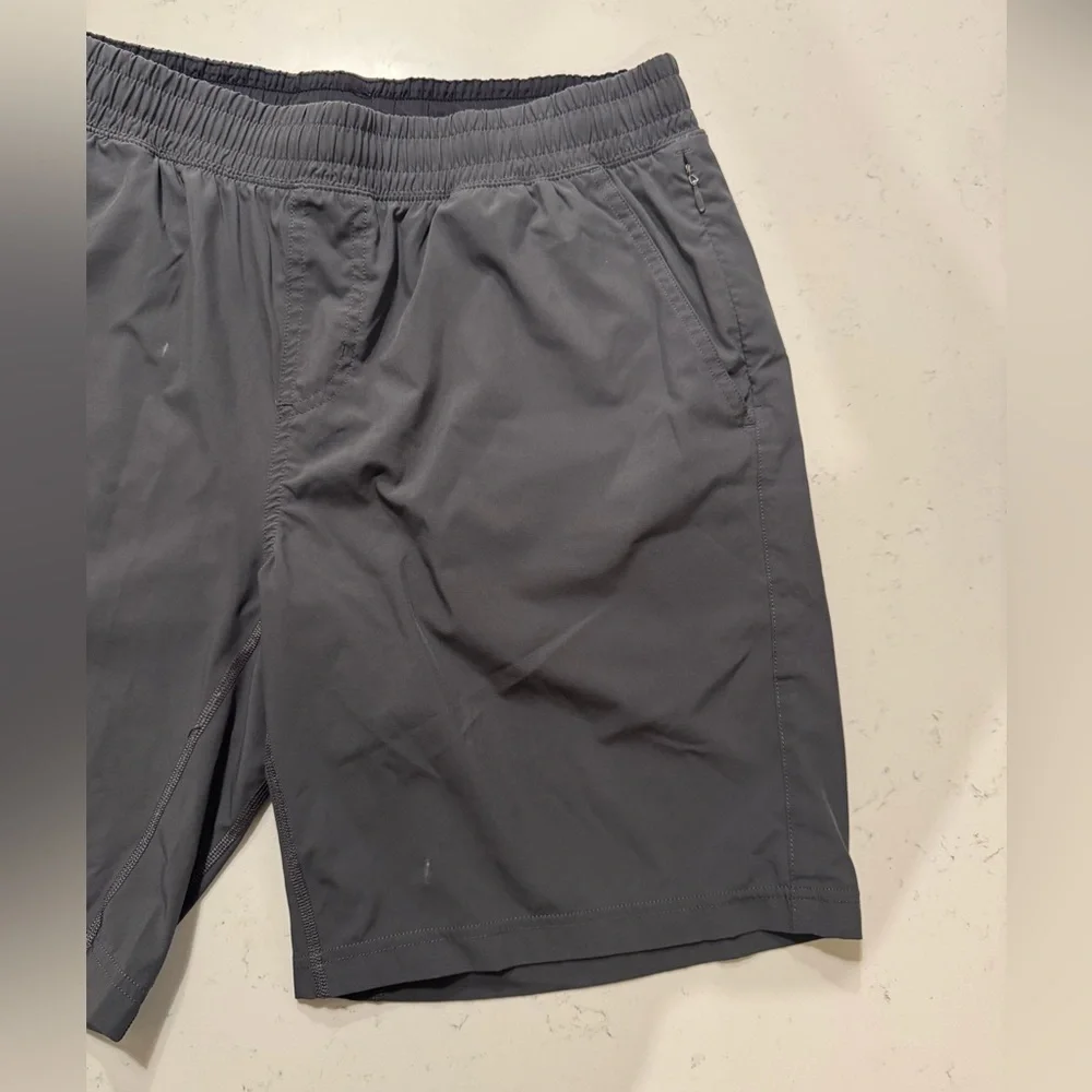 Rhone Men’s Gray Training Shorts Size L Athletic Gym Performance